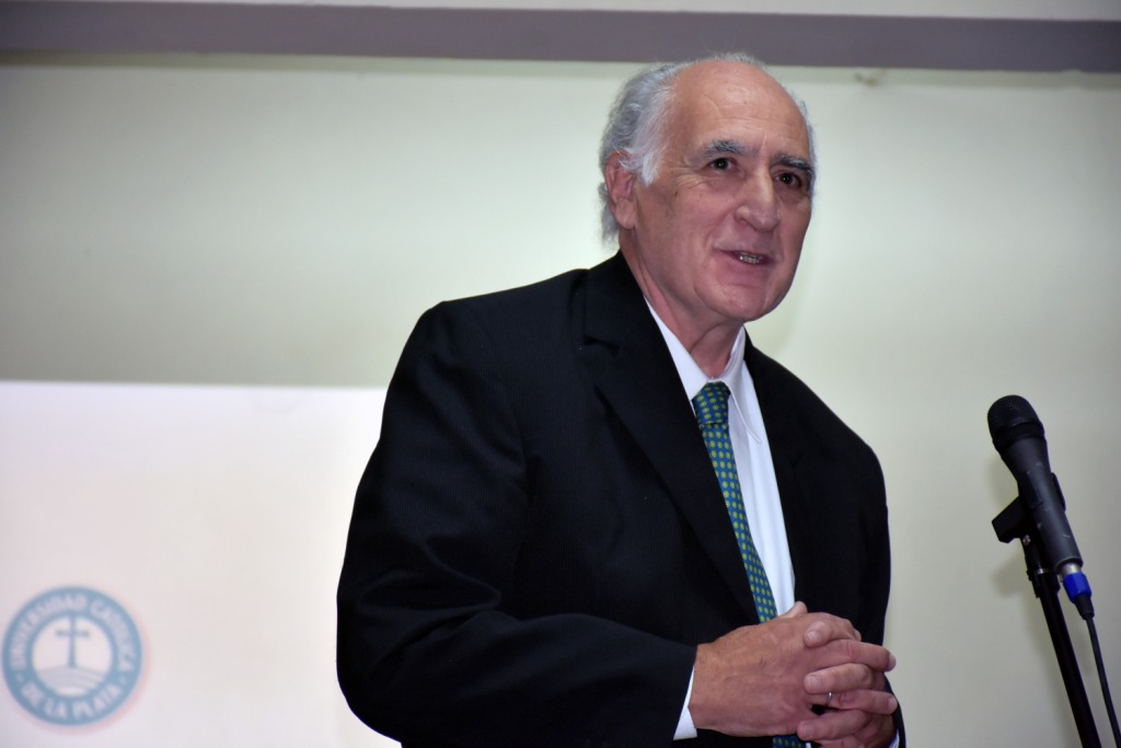 Emotivo homenaje a docentes de la Facultad de Ciencias Económicas y Sociales