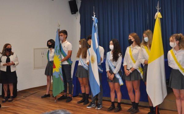 Acto de traspaso de bandera en el Colegio Secundario José Manuel Estrada