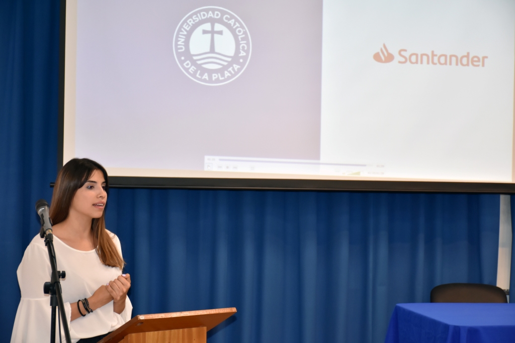 Reconocimiento a estudiantes que participaron de las Becas Santander 
