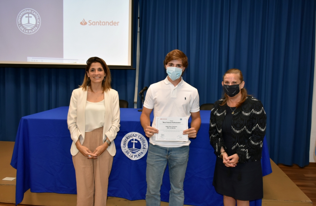 Reconocimiento a estudiantes que participaron de las Becas Santander 