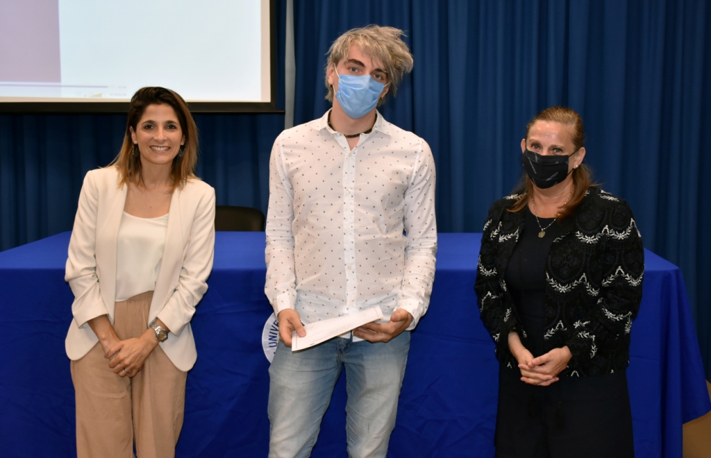 Reconocimiento a estudiantes que participaron de las Becas Santander 