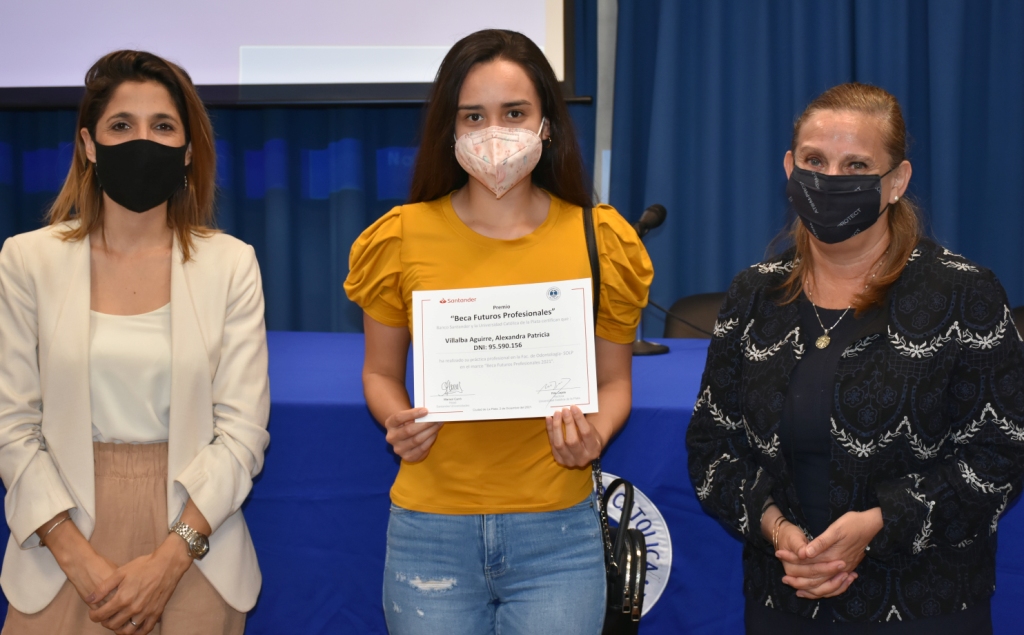 Reconocimiento a estudiantes que participaron de las Becas Santander 