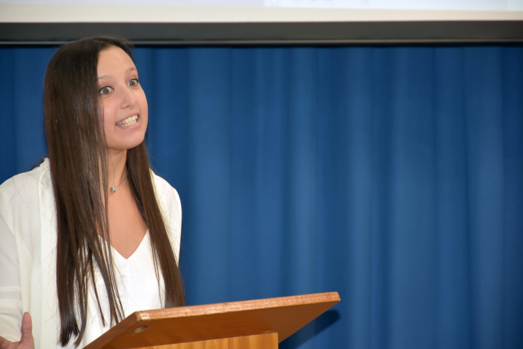 Reconocimiento a estudiantes que participaron de las Becas Santander 