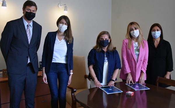 Nuestra Universidad firmó un convenio con el Instituto de Hemoterapia de la Provincia de Buenos Aires “Dra. Nora Etchenique”