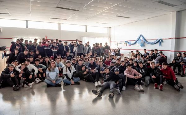 Docentes de la Facultad de Ciencias de la Salud brindaron capacitaciones en el club Estudiantes de La Plata