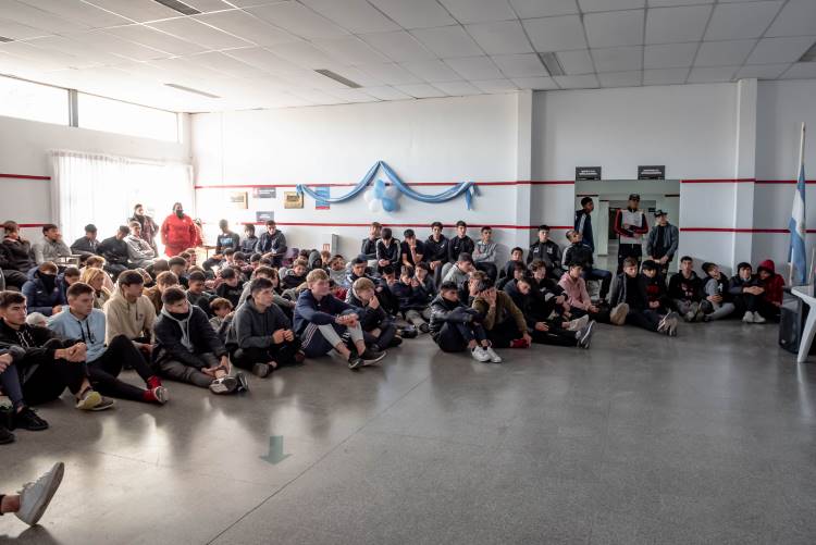 Docentes de la Facultad de Ciencias de la Salud brindaron capacitaciones en el club Estudiantes de La Plata