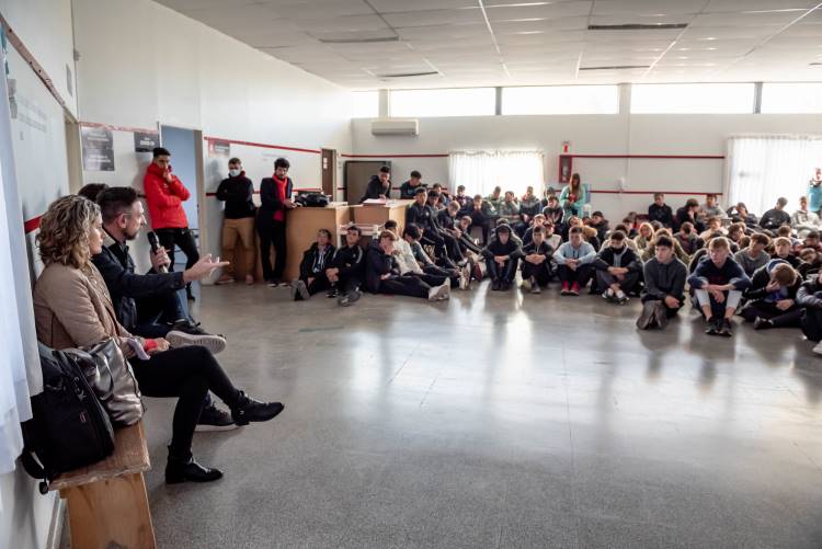 Docentes de la Facultad de Ciencias de la Salud brindaron capacitaciones en el club Estudiantes de La Plata