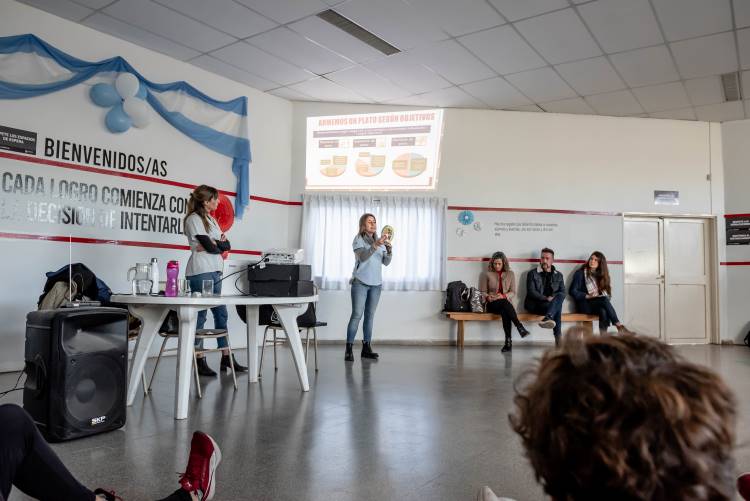 Docentes de la Facultad de Ciencias de la Salud brindaron capacitaciones en el club Estudiantes de La Plata
