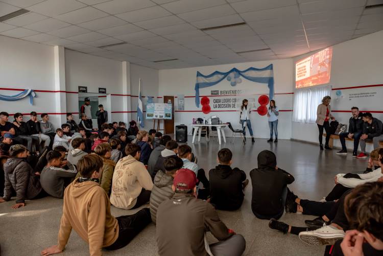 Docentes de la Facultad de Ciencias de la Salud brindaron capacitaciones en el club Estudiantes de La Plata