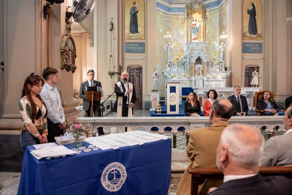 Emotivo Acto de Colación en la Subsede Bernal