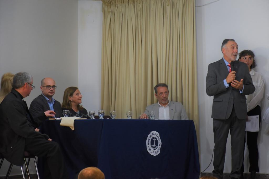 La Facultad de Ciencias Económicas y Sociales realizó un homenaje a los docentes con más de 25 años en la UCALP 
