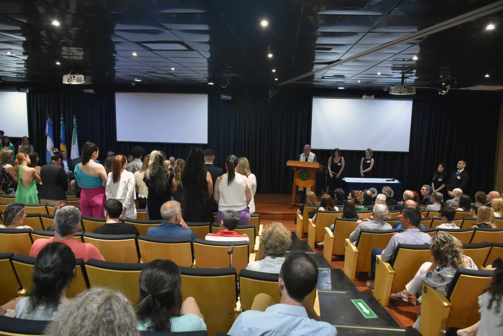 Se realizó el acto de colación de la Facultad de Ciencias Económicas y Sociales