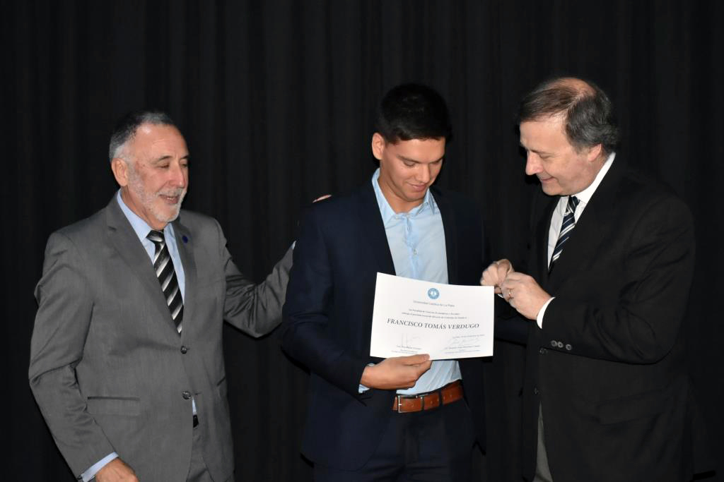 Se realizó el acto de colación de la Facultad de Ciencias Económicas y Sociales