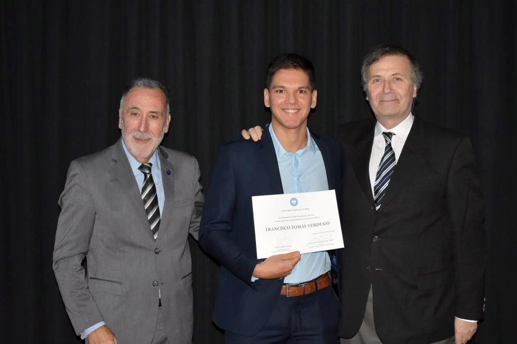 Se realizó el acto de colación de la Facultad de Ciencias Económicas y Sociales