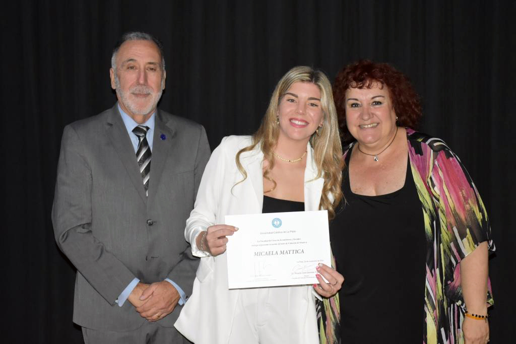 Se realizó el acto de colación de la Facultad de Ciencias Económicas y Sociales