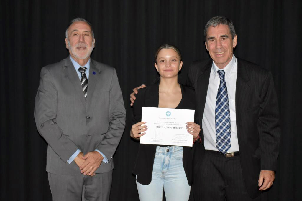 Se realizó el acto de colación de la Facultad de Ciencias Económicas y Sociales