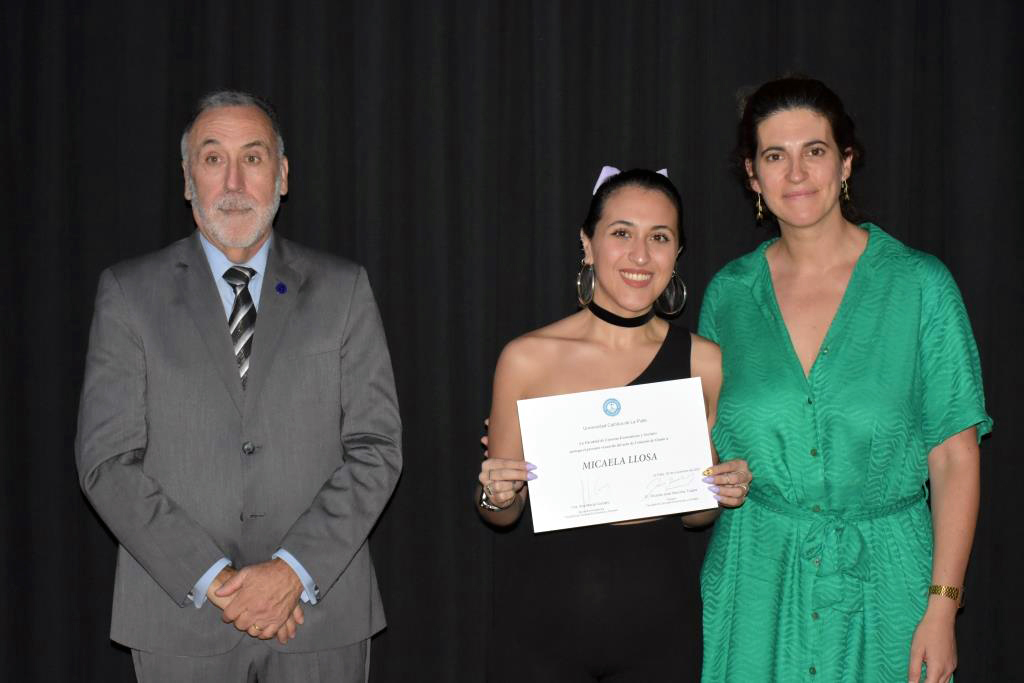 Se realizó el acto de colación de la Facultad de Ciencias Económicas y Sociales