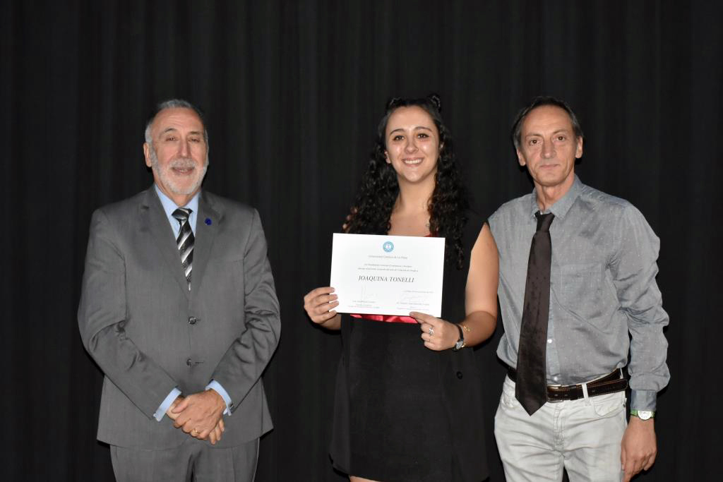 Se realizó el acto de colación de la Facultad de Ciencias Económicas y Sociales