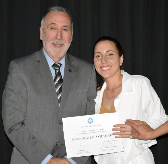 Se realizó el acto de colación de la Facultad de Ciencias Económicas y Sociales