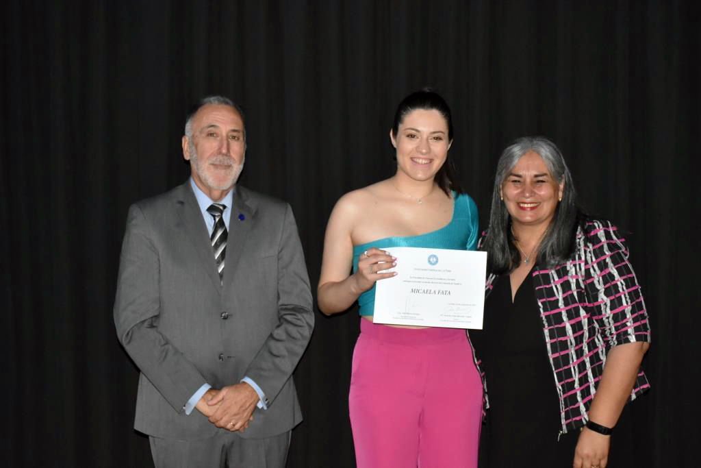 Se realizó el acto de colación de la Facultad de Ciencias Económicas y Sociales