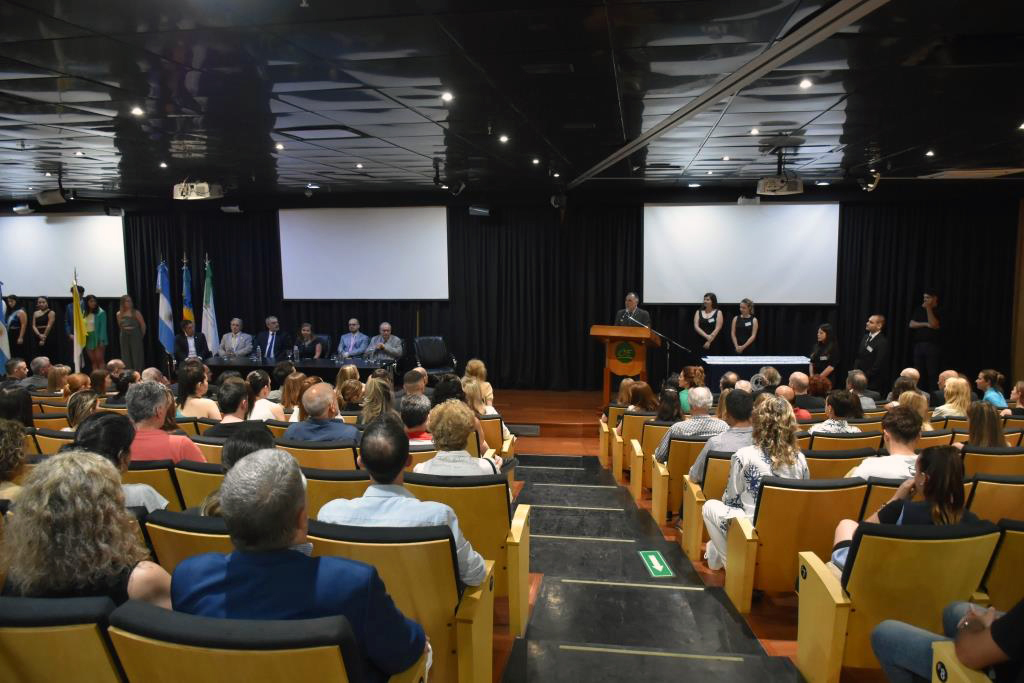 Se realizó el acto de colación de la Facultad de Ciencias Económicas y Sociales