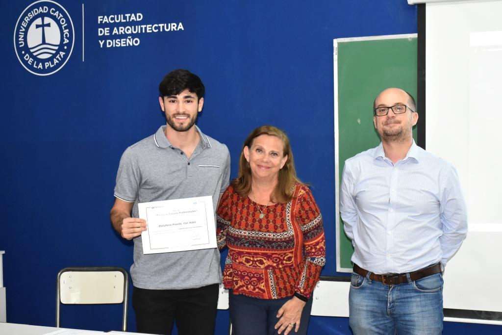 Reconocimiento a los alumnos que participaron de las Becas Futuros Profesionales Santander