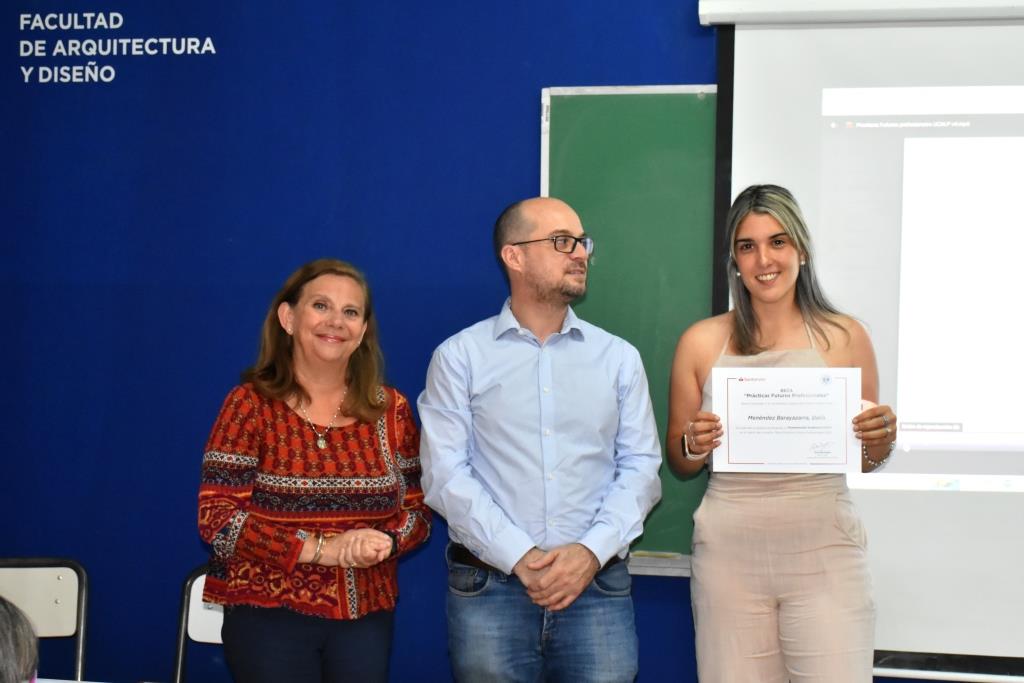 Reconocimiento a los alumnos que participaron de las Becas Futuros Profesionales Santander