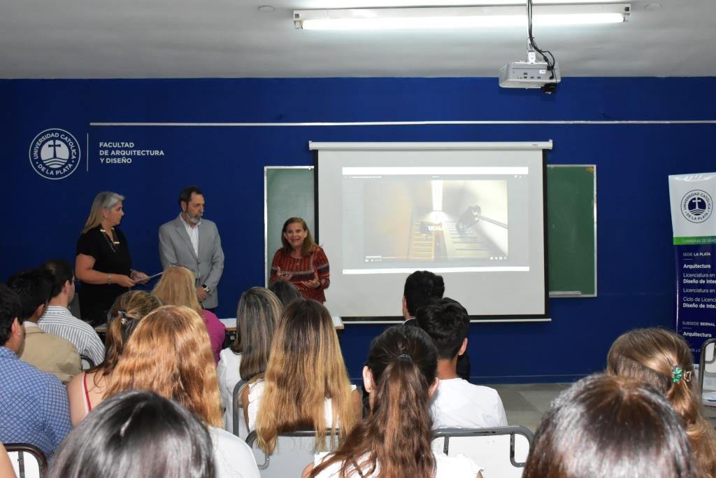 Reconocimiento a los alumnos que participaron de las Becas Futuros Profesionales Santander