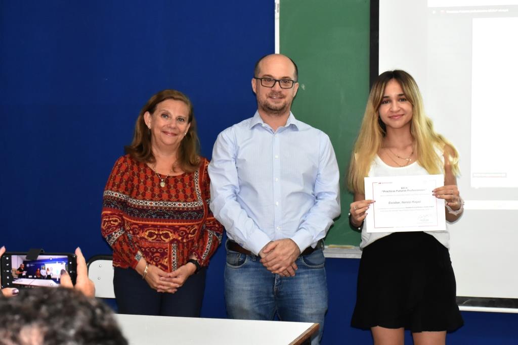 Reconocimiento a los alumnos que participaron de las Becas Futuros Profesionales Santander
