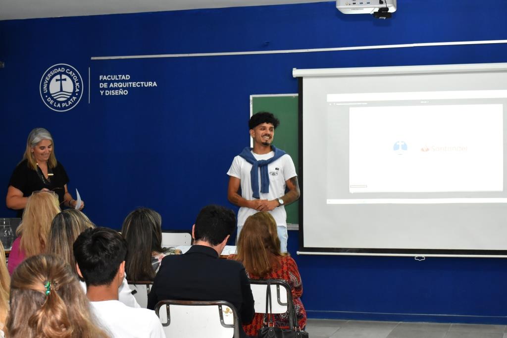 Reconocimiento a los alumnos que participaron de las Becas Futuros Profesionales Santander