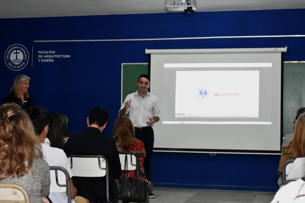 Reconocimiento a los alumnos que participaron de las Becas Futuros Profesionales Santander