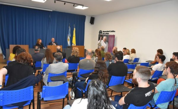 El Dr. Rocco Buttiglione disertó en nuestra Universidad