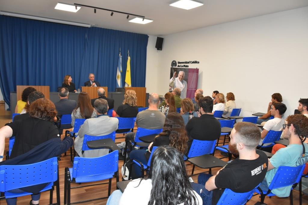 El Dr. Rocco Buttiglione disertó en nuestra Universidad