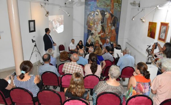 Se presentó la colección de libros de Artistas en el Museo