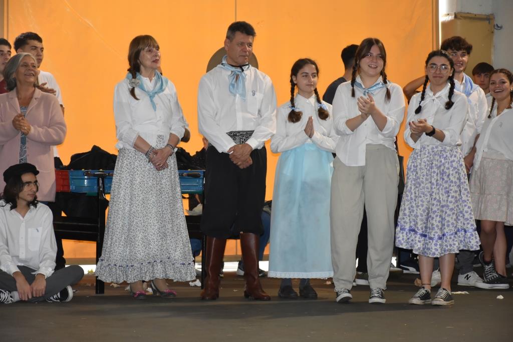 Acto por la conmemoración de la Revolución de Mayo en el Colegio Secundario José Manuel Estrada