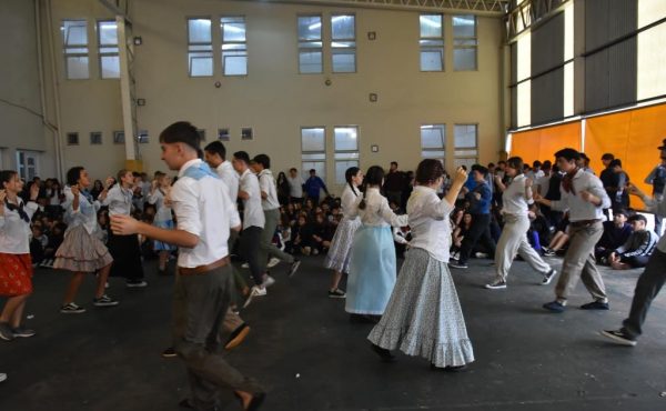 Acto por la conmemoración de la Revolución de Mayo en el Colegio Secundario José Manuel Estrada