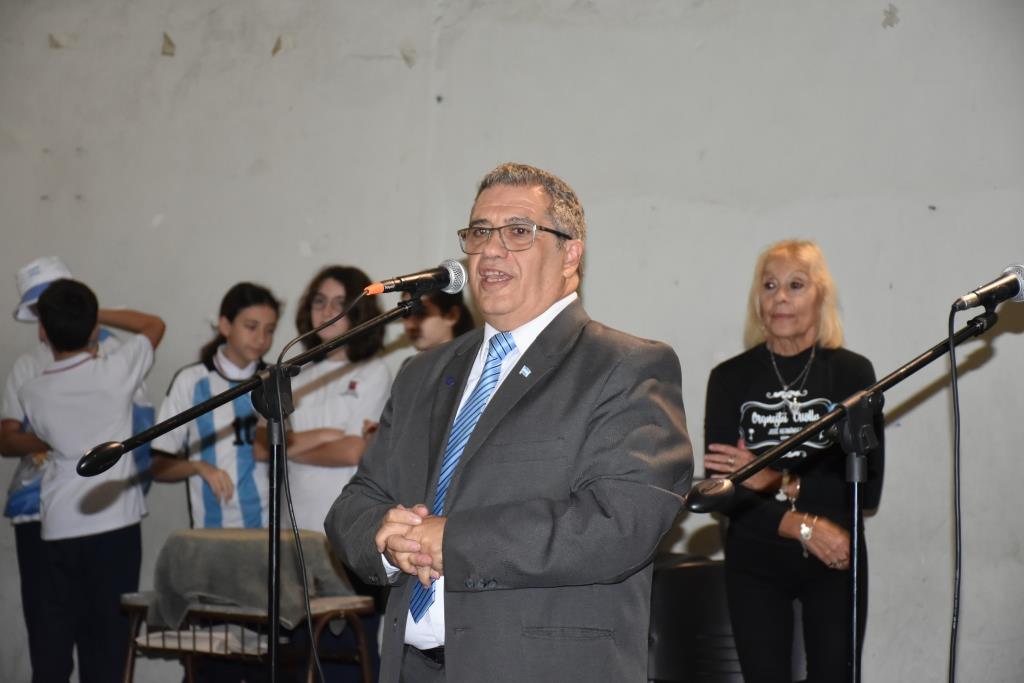 Acto por la conmemoración de la Revolución de Mayo en el Colegio Secundario José Manuel Estrada
