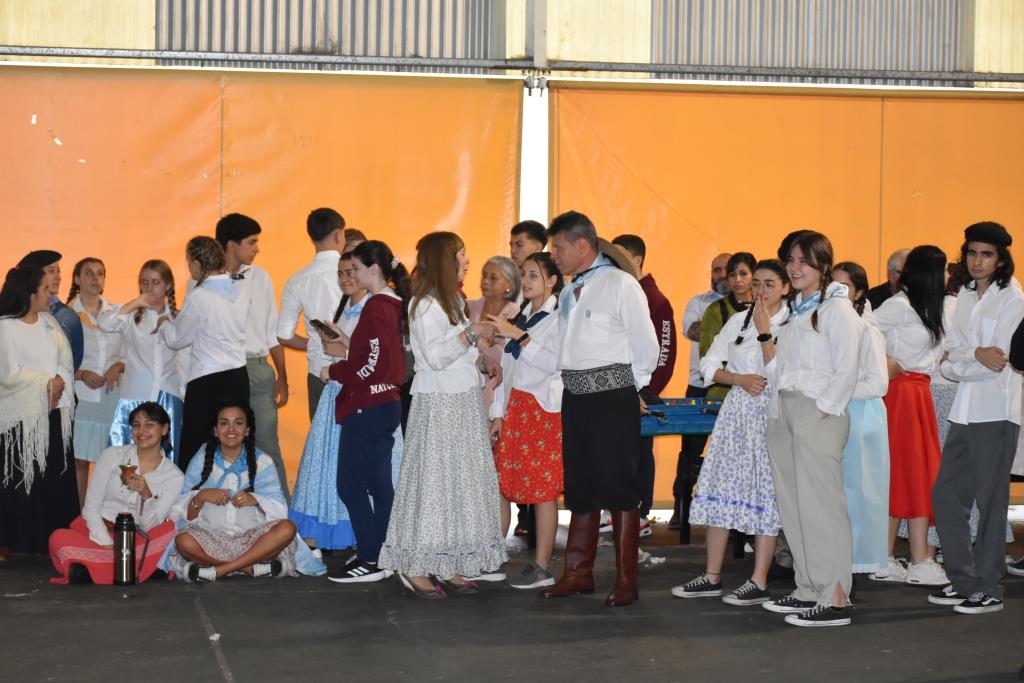 Acto por la conmemoración de la Revolución de Mayo en el Colegio Secundario José Manuel Estrada