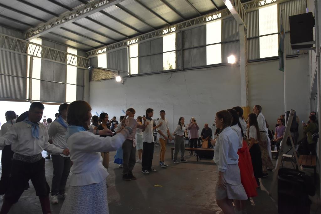 Acto por la conmemoración de la Revolución de Mayo en el Colegio Secundario José Manuel Estrada