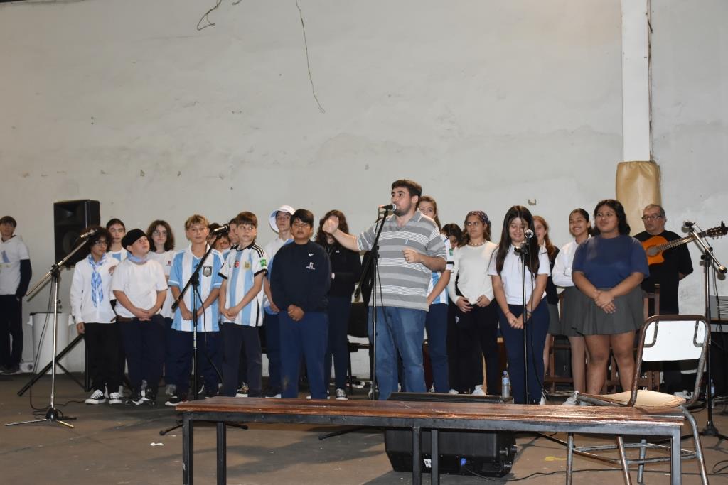 Acto por la conmemoración de la Revolución de Mayo en el Colegio Secundario José Manuel Estrada