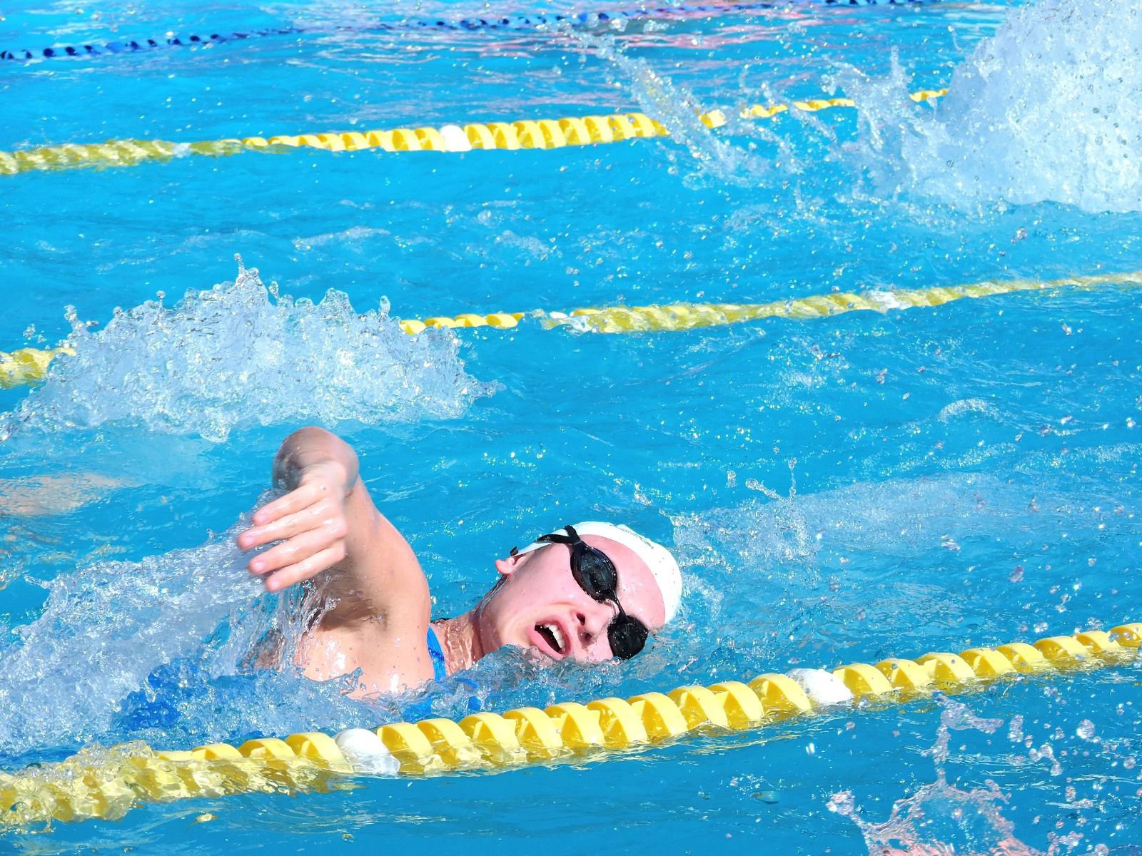 Alumna de la UCALP se destaca en torneo de natación (4)