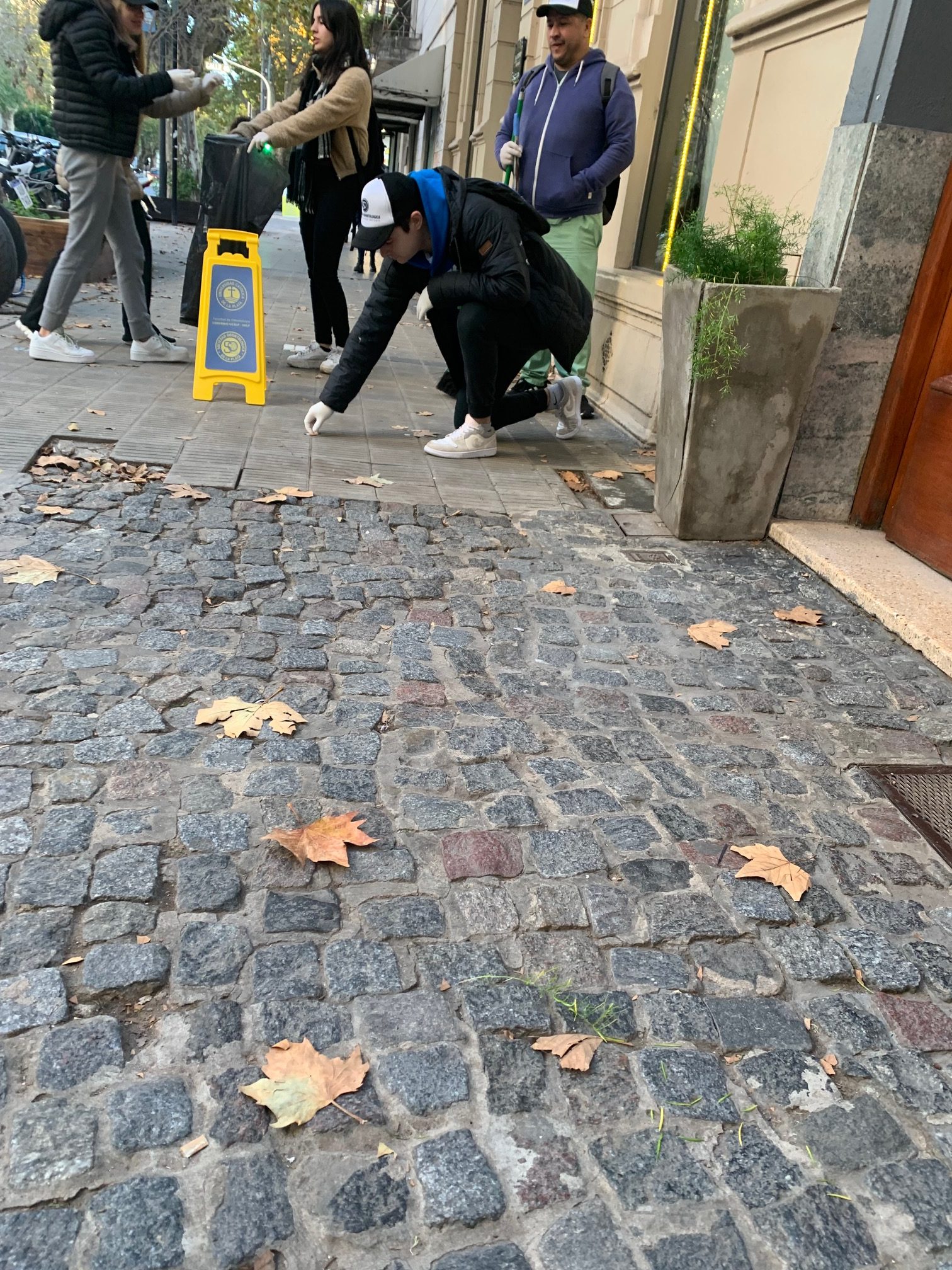La Facultad de Odontología y el proyecto por una ciudad más limpia (6)