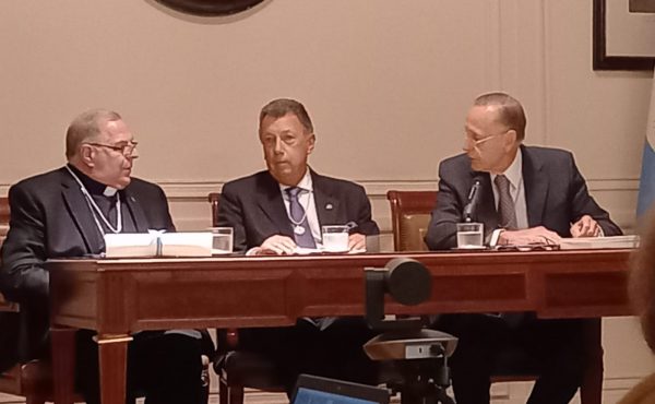 Monseñor Alberto Bochatey se incorporó a la Academia Nacional de Ciencias Morales y Políticas