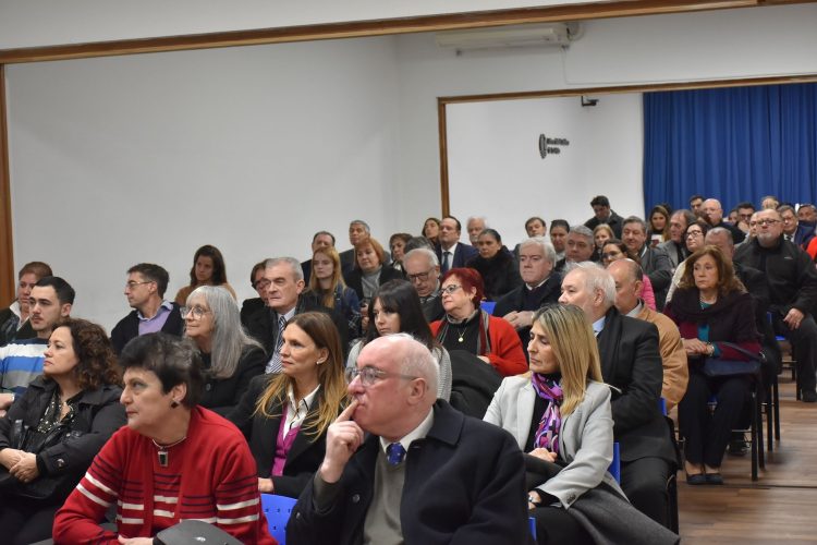 La Facultad de Derecho y Ciencias Políticas realizó un homenaje a los docentes con más de 25 años