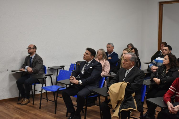 La Facultad de Derecho y Ciencias Políticas realizó un homenaje a los docentes con más de 25 años