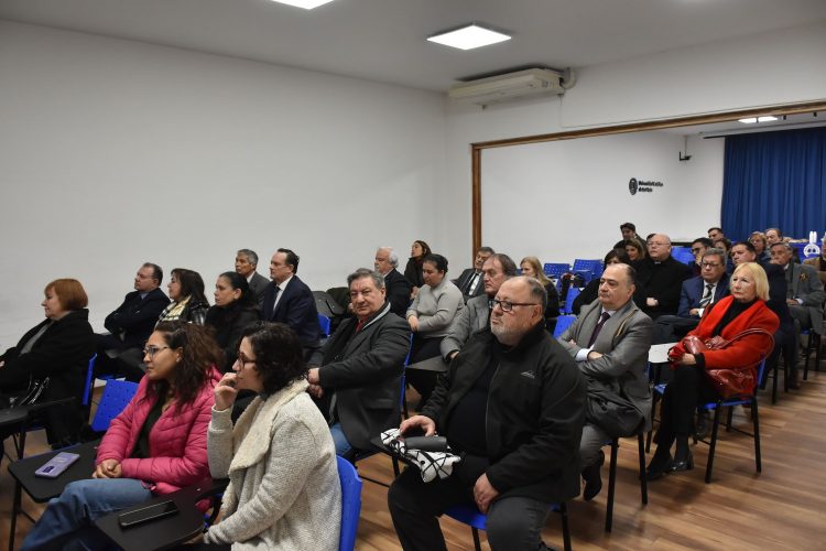 La Facultad de Derecho y Ciencias Políticas realizó un homenaje a los docentes con más de 25 años