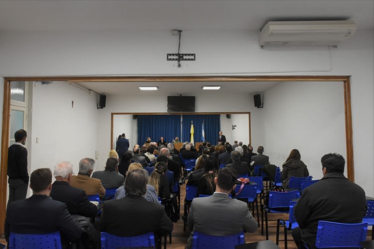 La Facultad de Derecho y Ciencias Políticas realizó un homenaje a los docentes con más de 25 años