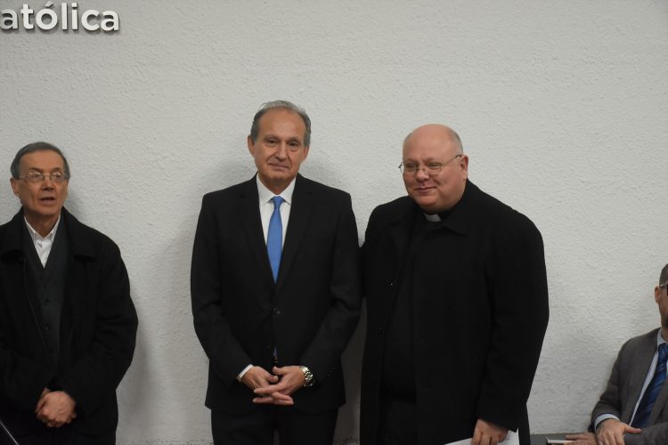 La Facultad de Derecho y Ciencias Políticas realizó un homenaje a los docentes con más de 25 años