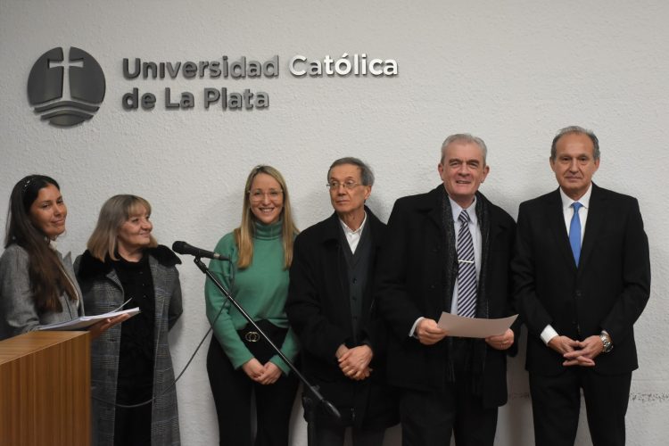 La Facultad de Derecho y Ciencias Políticas realizó un homenaje a los docentes con más de 25 años