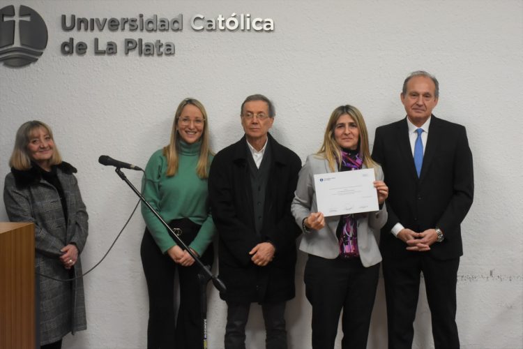 La Facultad de Derecho y Ciencias Políticas realizó un homenaje a los docentes con más de 25 años